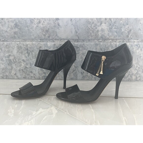 GUCCI: Black, Patent Leather Mary Jane Strappy Sandals Heels Size: 7.5 / 37.5 - Picture 1 of 10